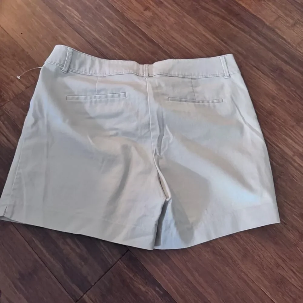 2x Set The limited Women's Black & Tan Cream Tailored Shorts